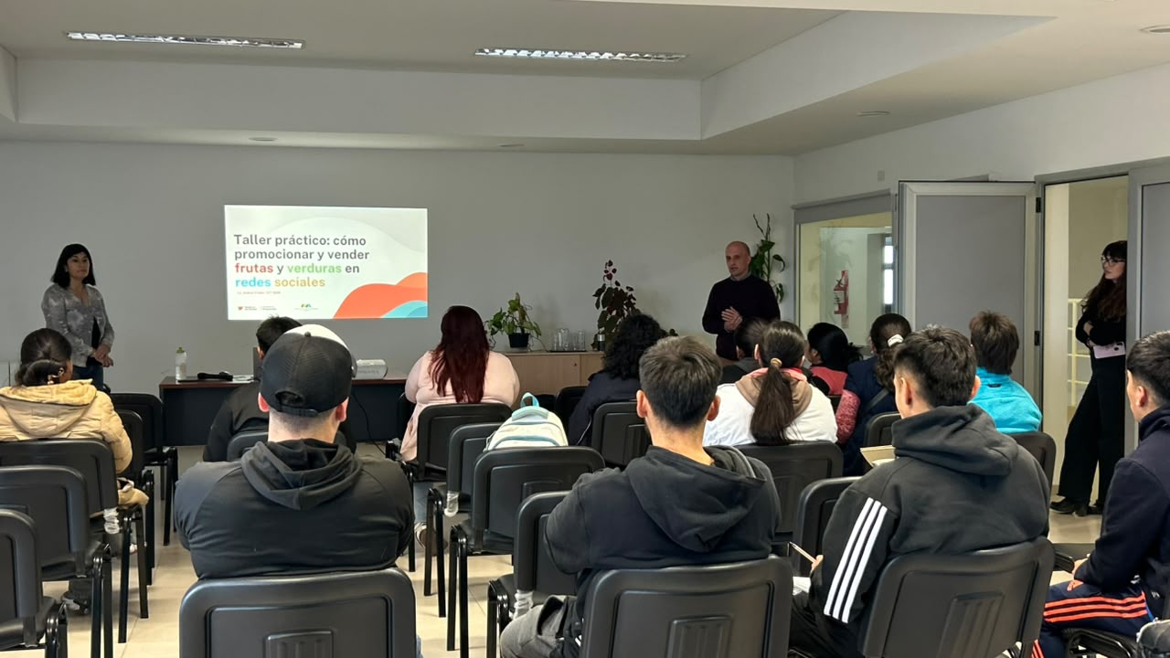 El Mercado Concentrador Chubut brindó un taller para potenciar las ventas de frutas y verduras a través de las redes sociales
